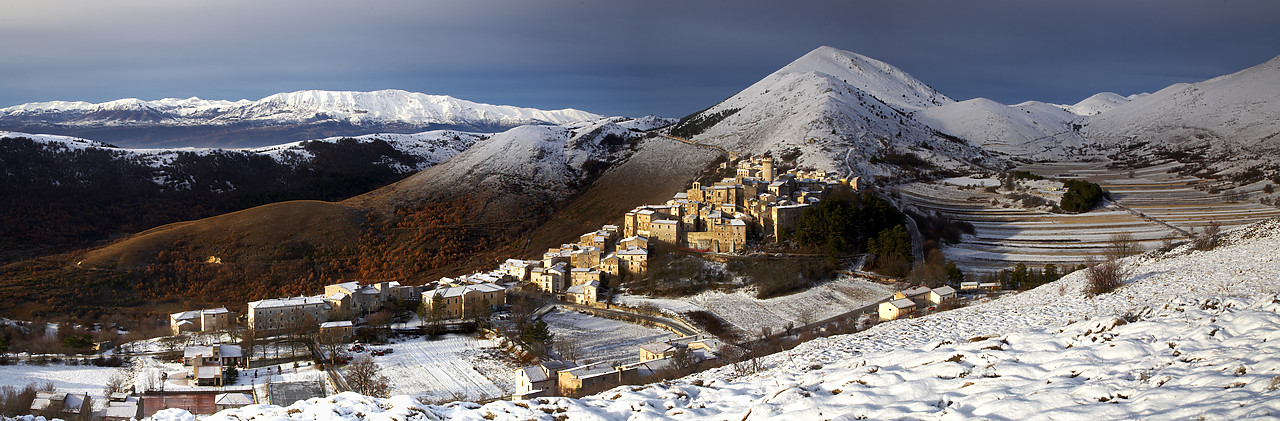 #070536-2 - Santo Stefano di Sessanio in Winter, Abruzzo, Italy