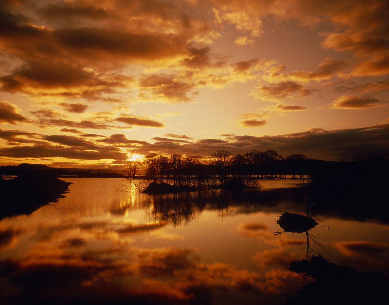 #86693-2D2 - Sunrise over Loch Lomond, Strathclyde, Scotland
