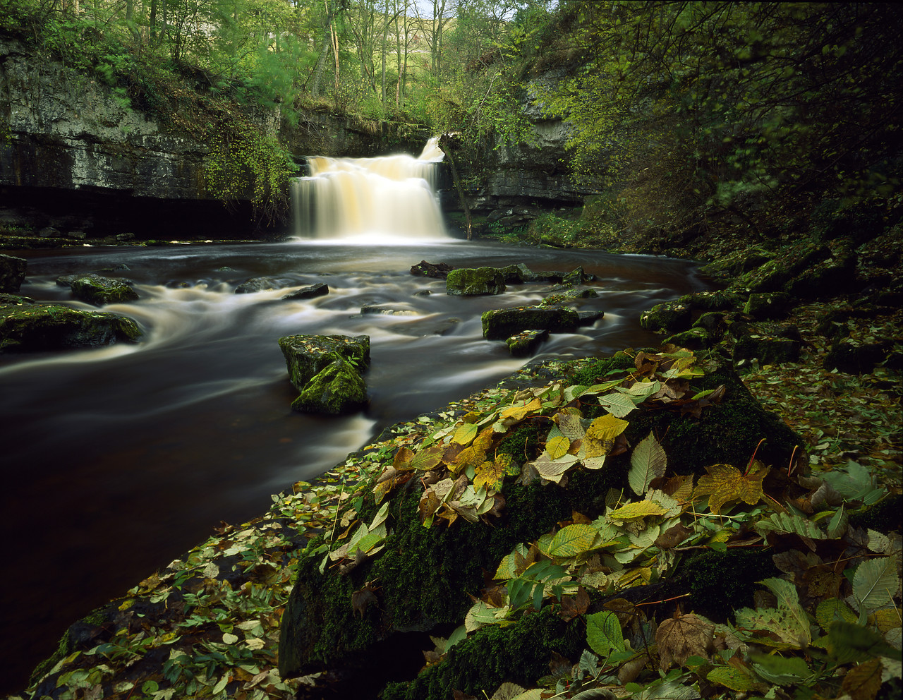 #924133-1 - West Burton Falls in Autumn, West Burton, North Yorkshire, England