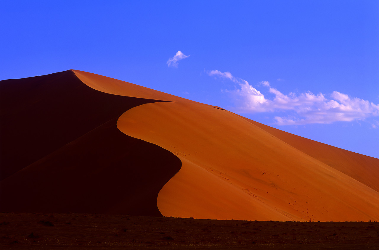 #010056-1 - Sand Dunes, Sossusvlei, Namibia, Africa