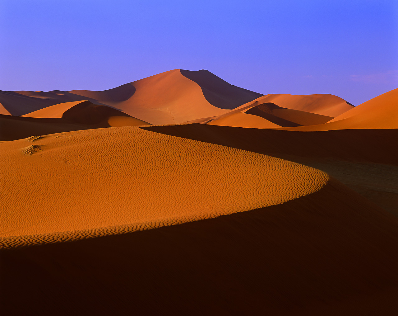 #010059-4 - Sand Dunes, Sossusvlei, Namibia, Africa