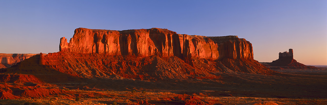 #010717-1 - Sentinel Mesa, Monument Valley Tribal Park, Arizona, USA