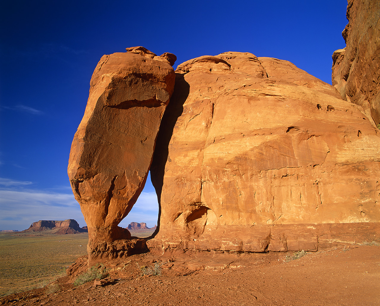 #020213-1 - Teardrop Arch, Monument Valley, Arizona, USA