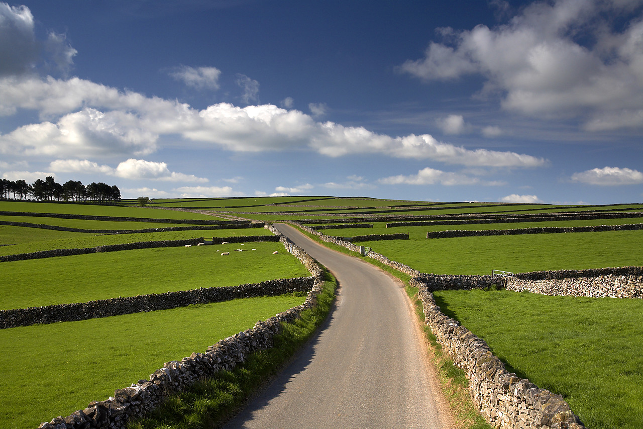 #060172-1 - Country Lane & Stone Walls, near Litton, Peak District National Park, Derbyshire, England