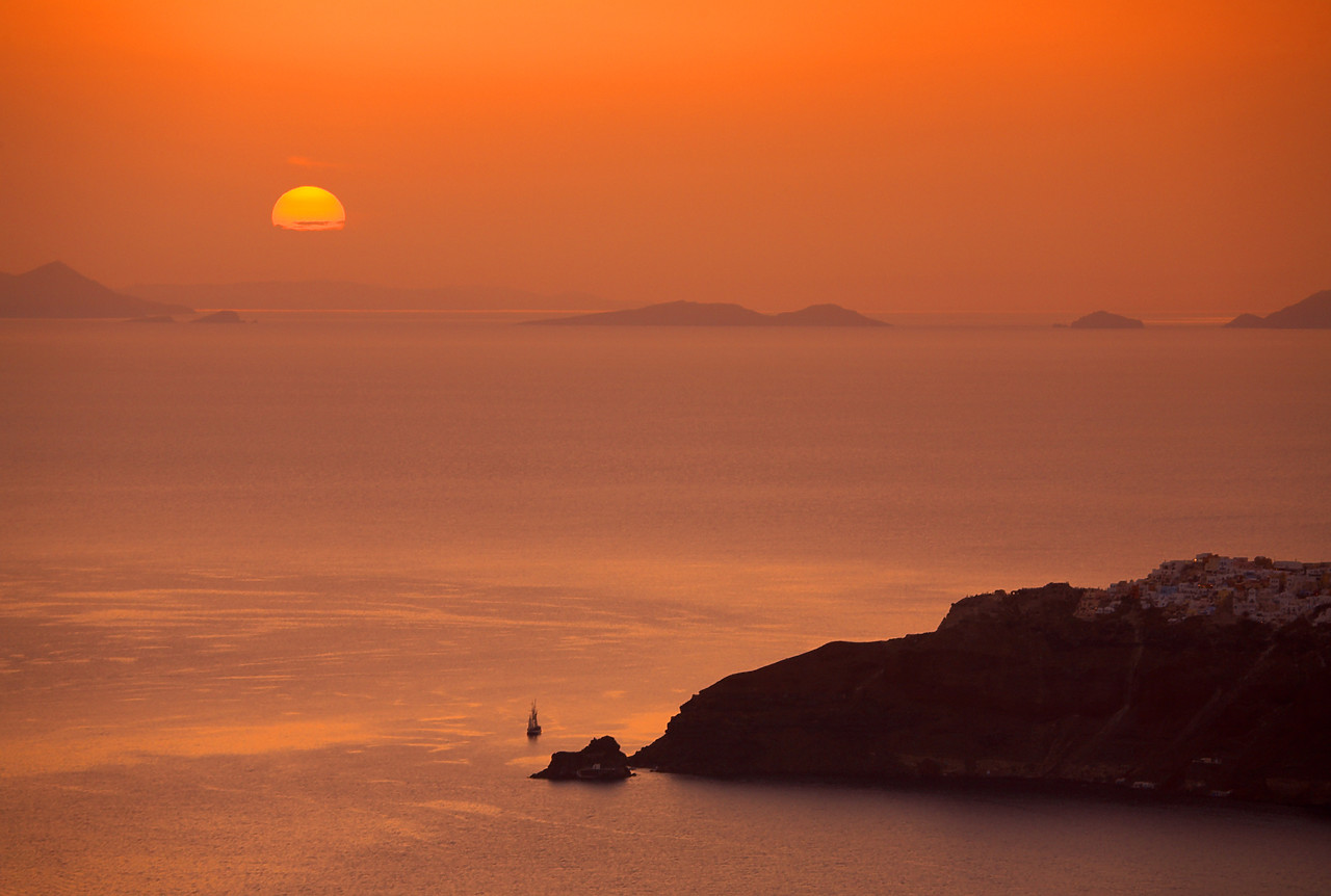 #060276-1 - View over Oia at Sunset, Thira, Santorini, Greece