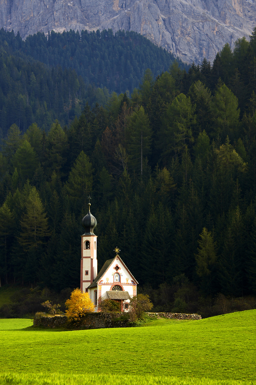 #060561-2 - St. Johann Church, Val di Funes, Italy