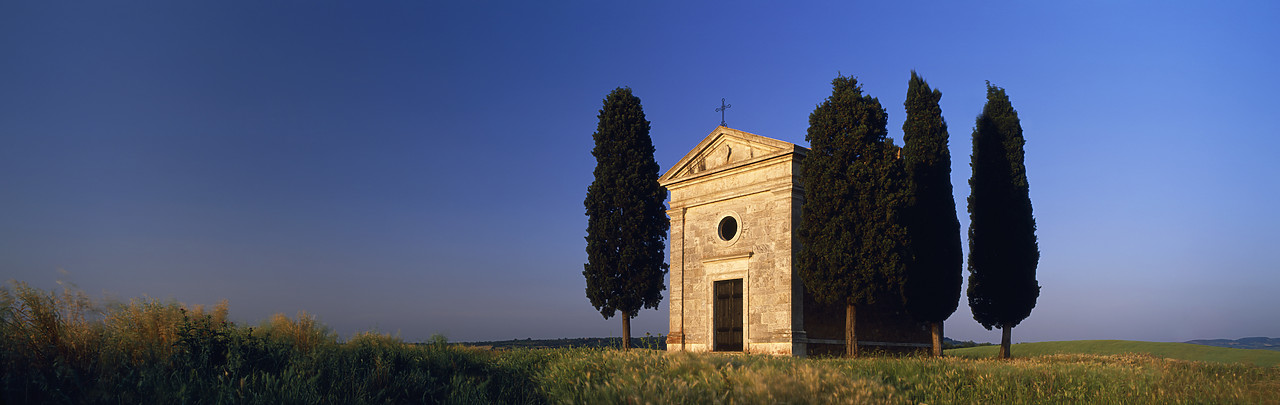 #070147-3 - Cappella di Vitaleta in Val d' Orcia, near Pienza, Tuscany, Italy