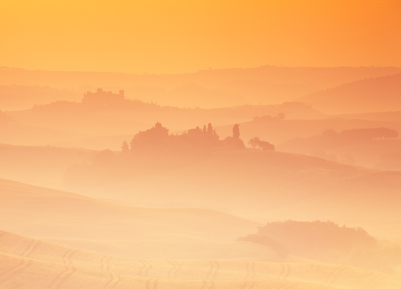 #070179-1 - Misty Sunrise near Asciano, Tuscany, Italy