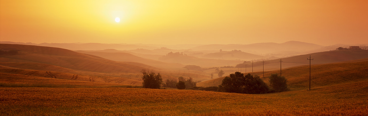 #070181-1 - Misty Sunrise near Asciano, Tuscany, Italy