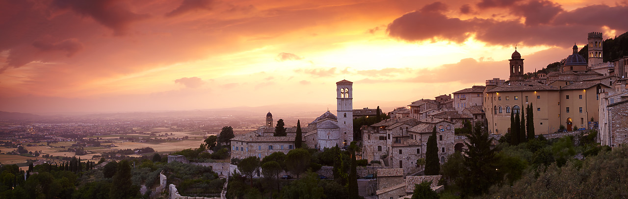 #090136-3 - Sunset over Assisi, Umbria, Italy