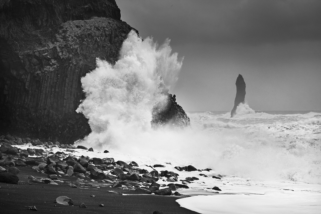 #110092-1 - Sea Stack & Crashing Wave, Reynisdrangar, Iceland