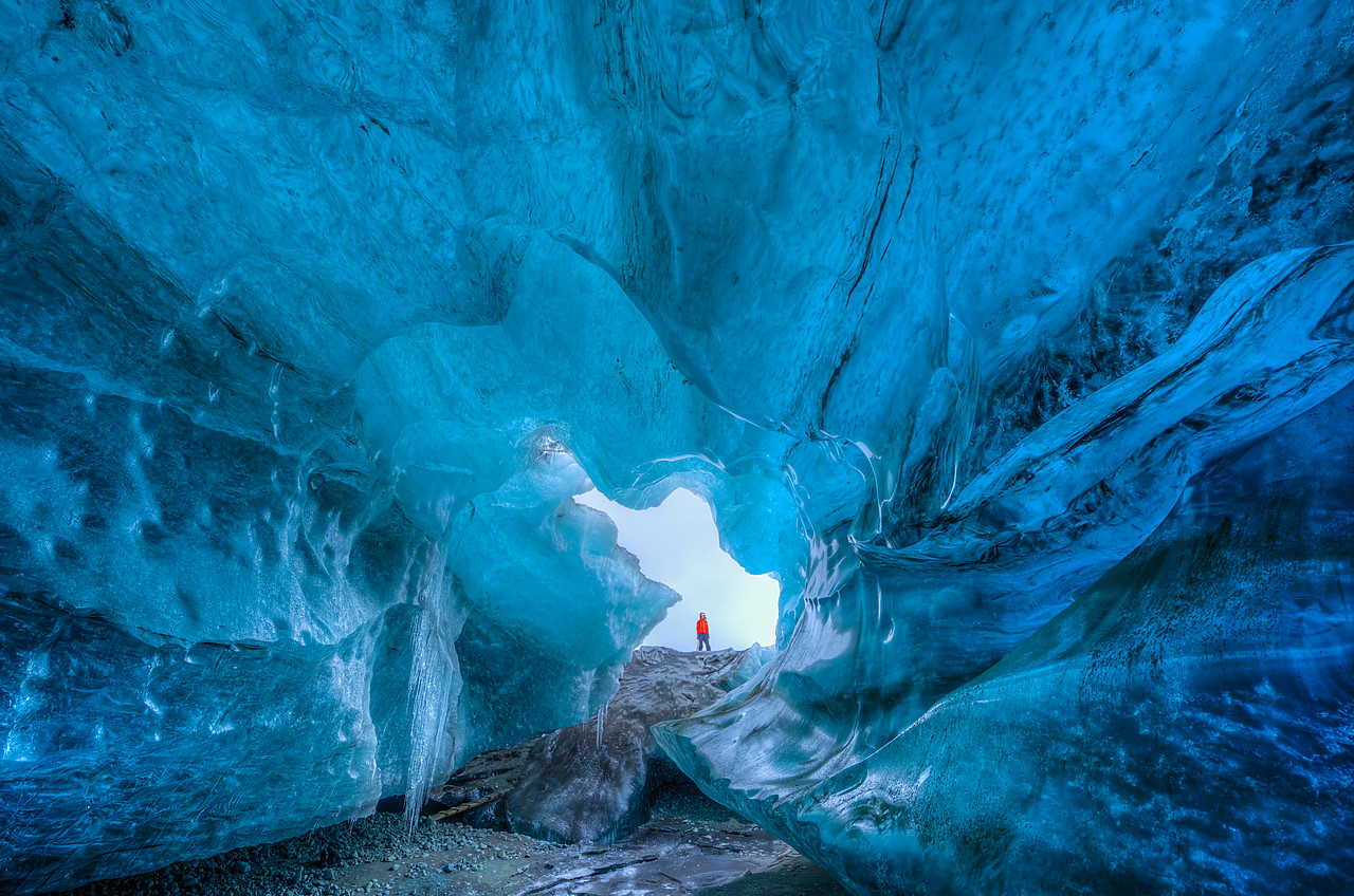 #140035-1 - Exploring a Glacial Ice Cave, Iceland