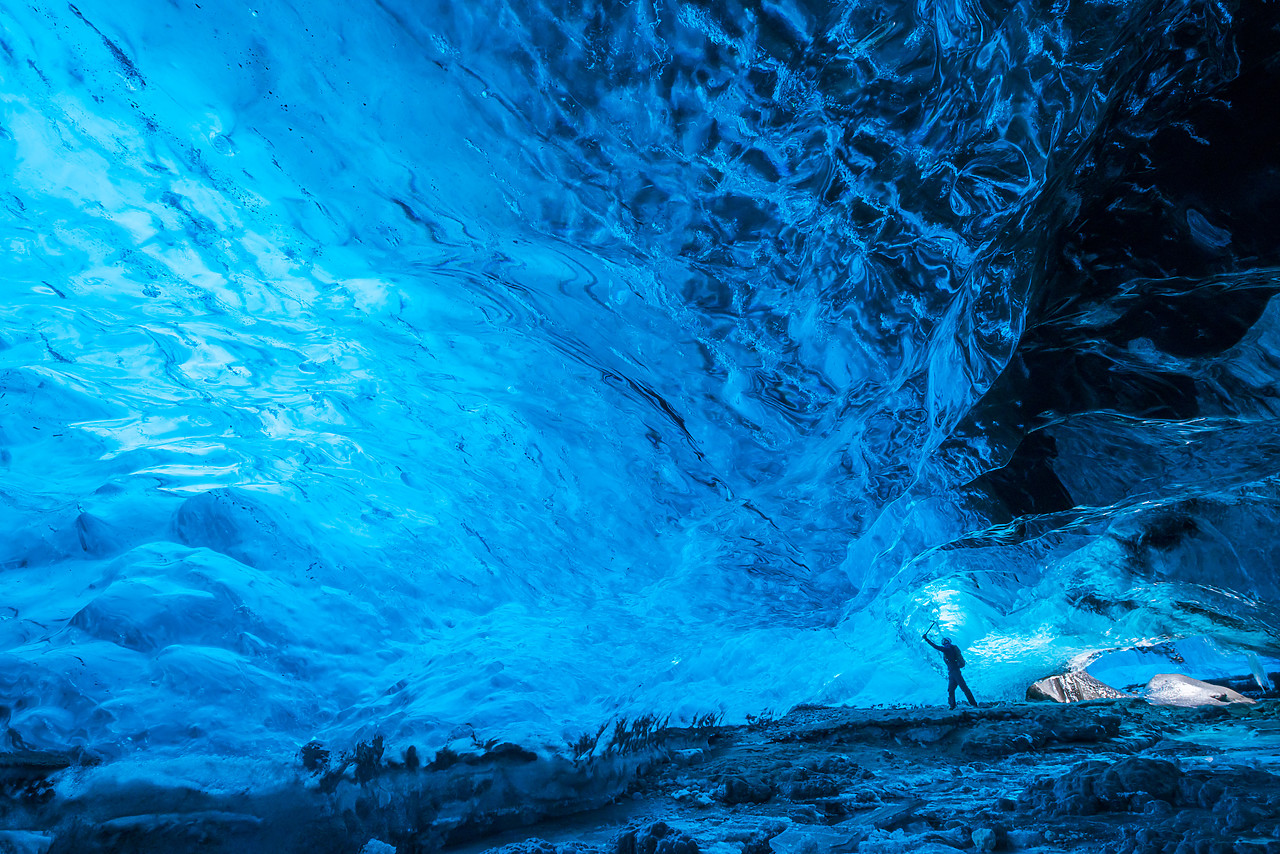 #140037-1 - Exploring a Glacial Ice Cave, Iceland