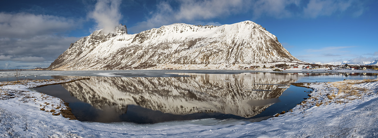 #150116-1 - Sundklakkstraumen Reflections, Lofoten Islands, Norway