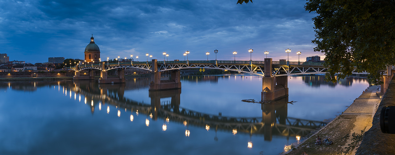 #160322-1 - Pont St. Pierre at Night, Toulouse, Languedoc, France