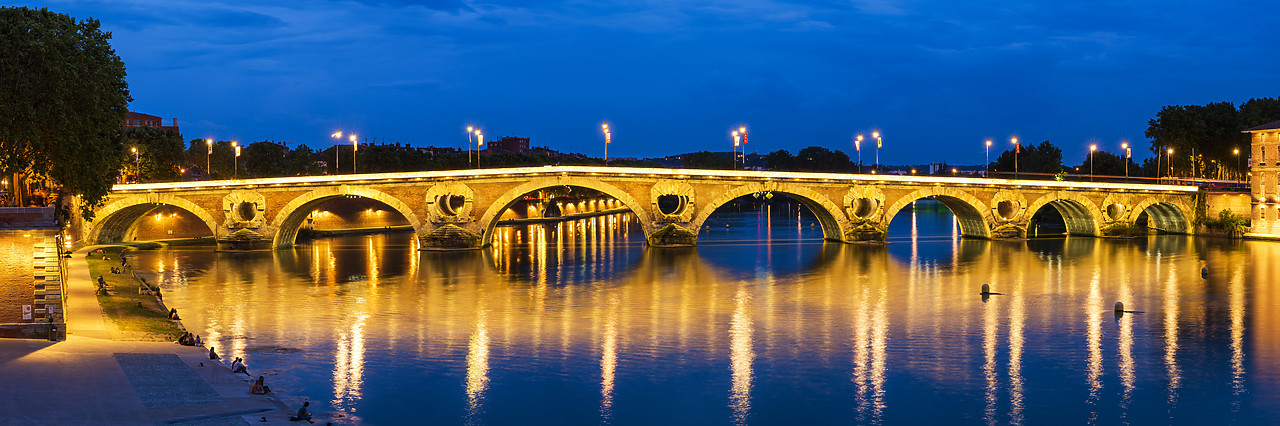 #160323-1 - Pont Neuf at Night,Toulouse, Languedoc, France