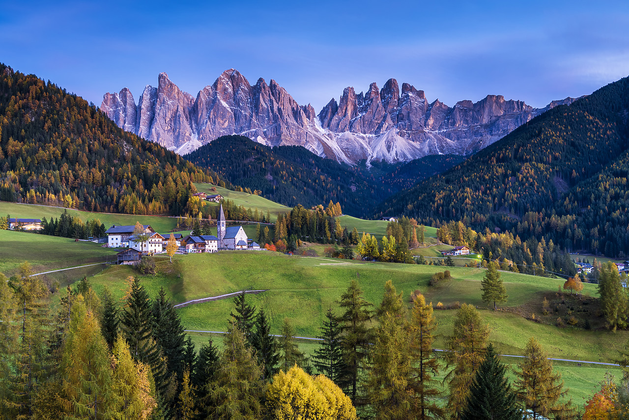 #160419-1 - St. Magdalena in Autumn, Val di Funes, Dolomites, South Tyrol, Italy