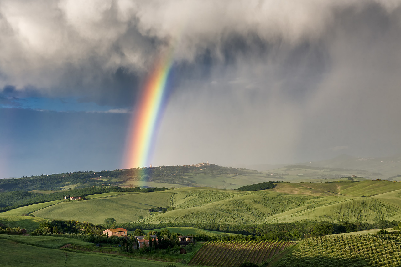 #160518-1 - Rainbow over Val d'Orcia, Tuscany, Italy