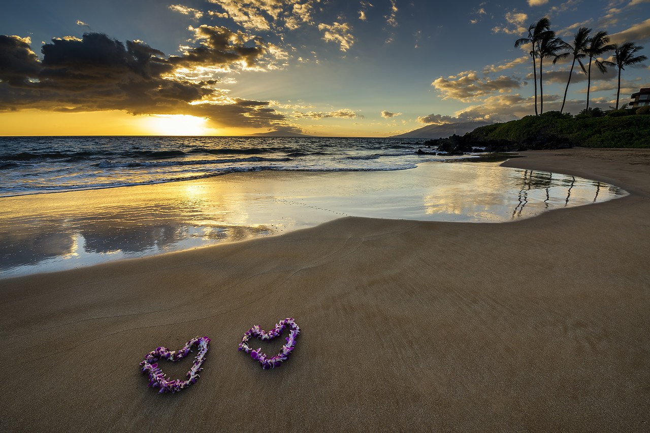 #170423-1 - Heart-shaped Leis at Sunset, Wailea Beach, Maui, Hawaii, USA