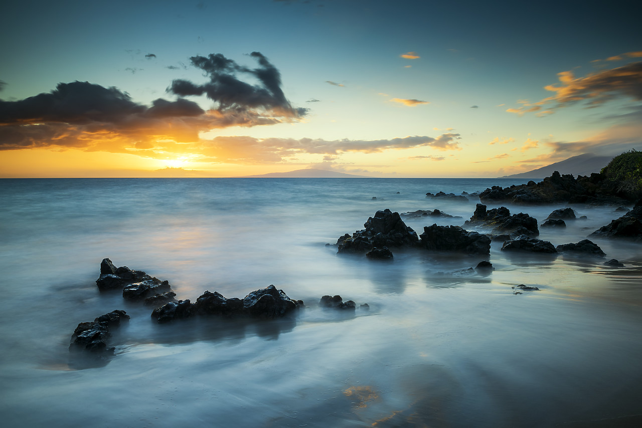 #170425-1 - Sunset at Kamaole Beach Park, Kihei, Maui, Hawaii, USA