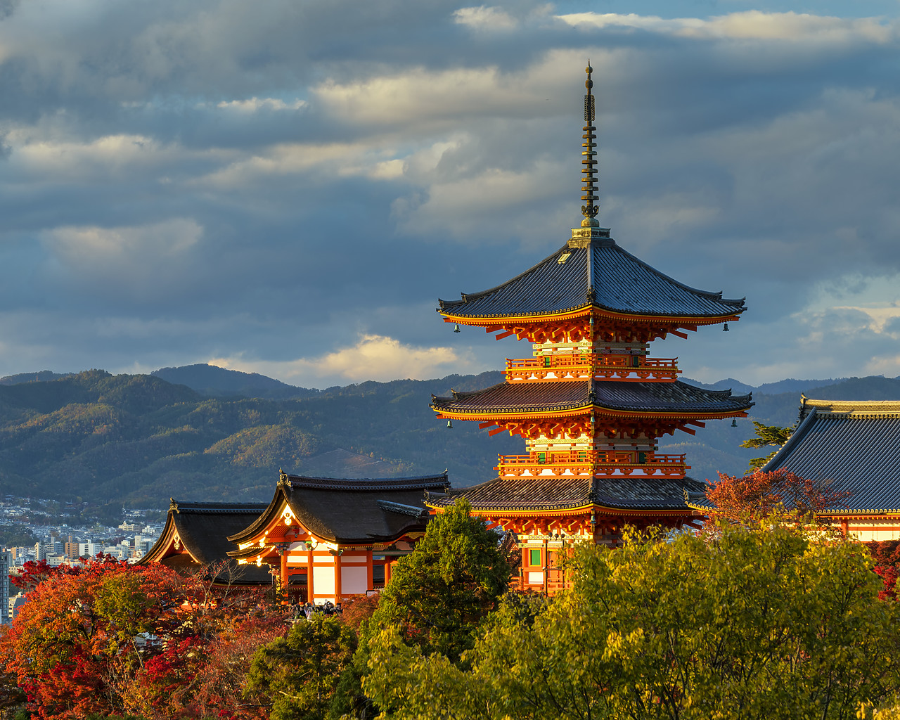 #190680-1 - Sanjunoto pagoda of Kiyomizu-dera  Temple in Autumn, Higashiyama, Kyoto, Japan