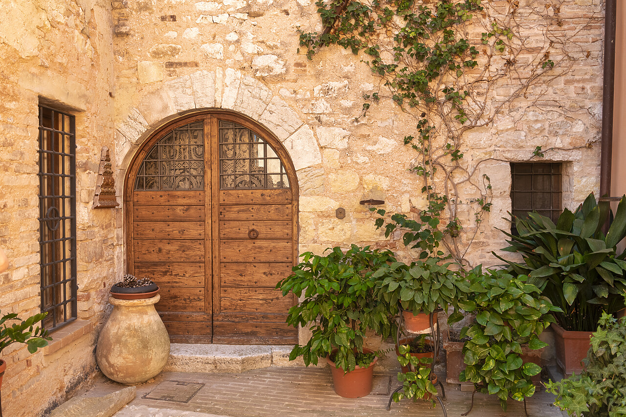 #220362-1 - Courtyard Door, Orvieto, Umbria, Italy