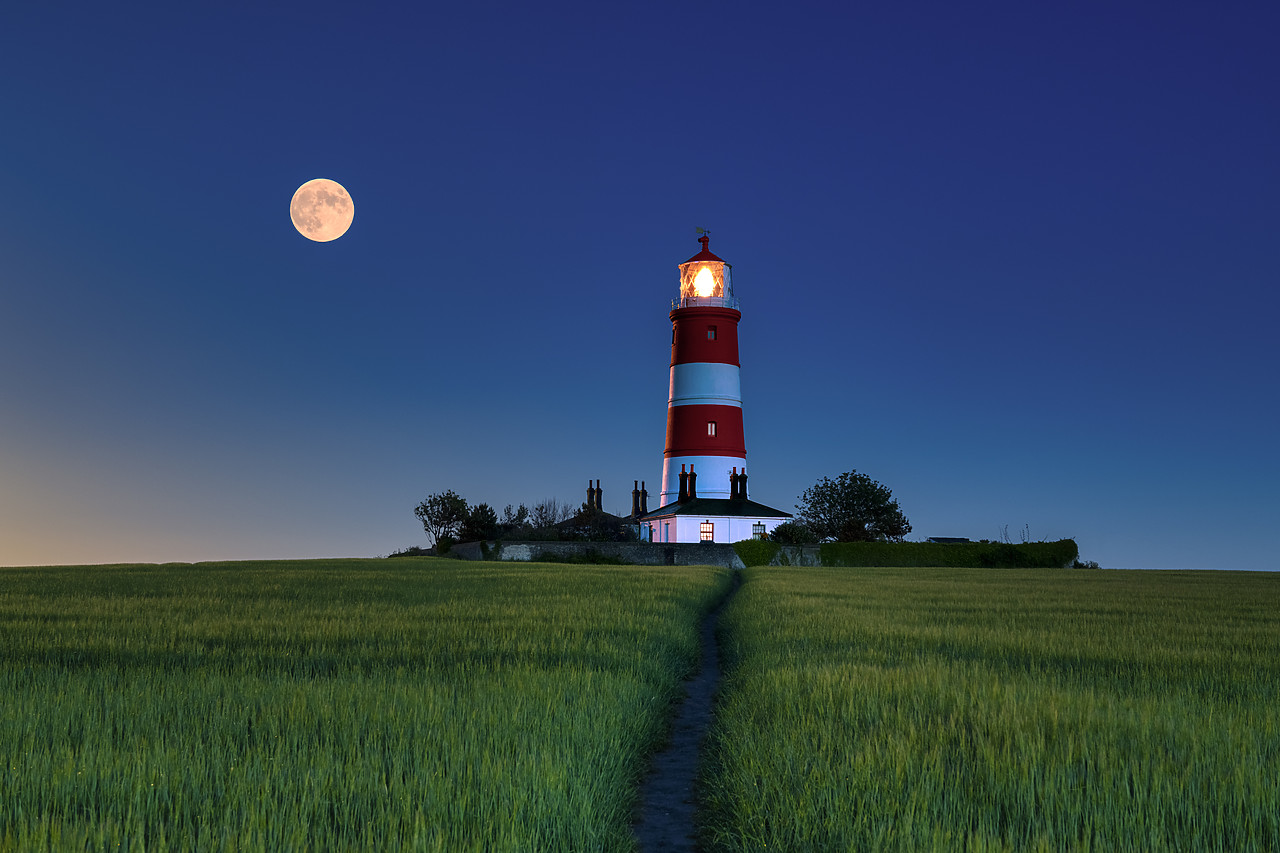 #400125-1 - Strawberry Moon over Happisburgh Lighthouse, Norfolk, England