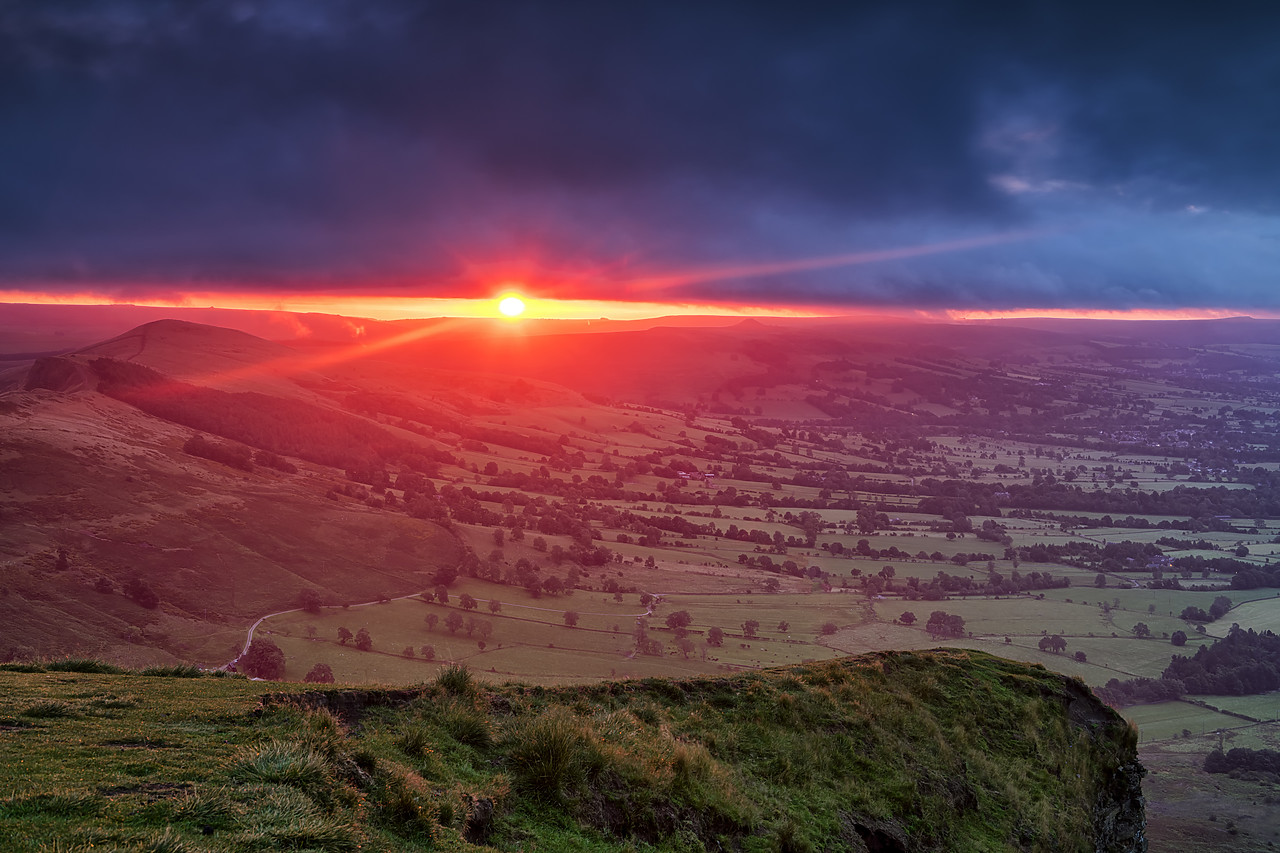 #400178-1 - Sunrise over Hope Valley, Peak District National Park, Derbyshire, England