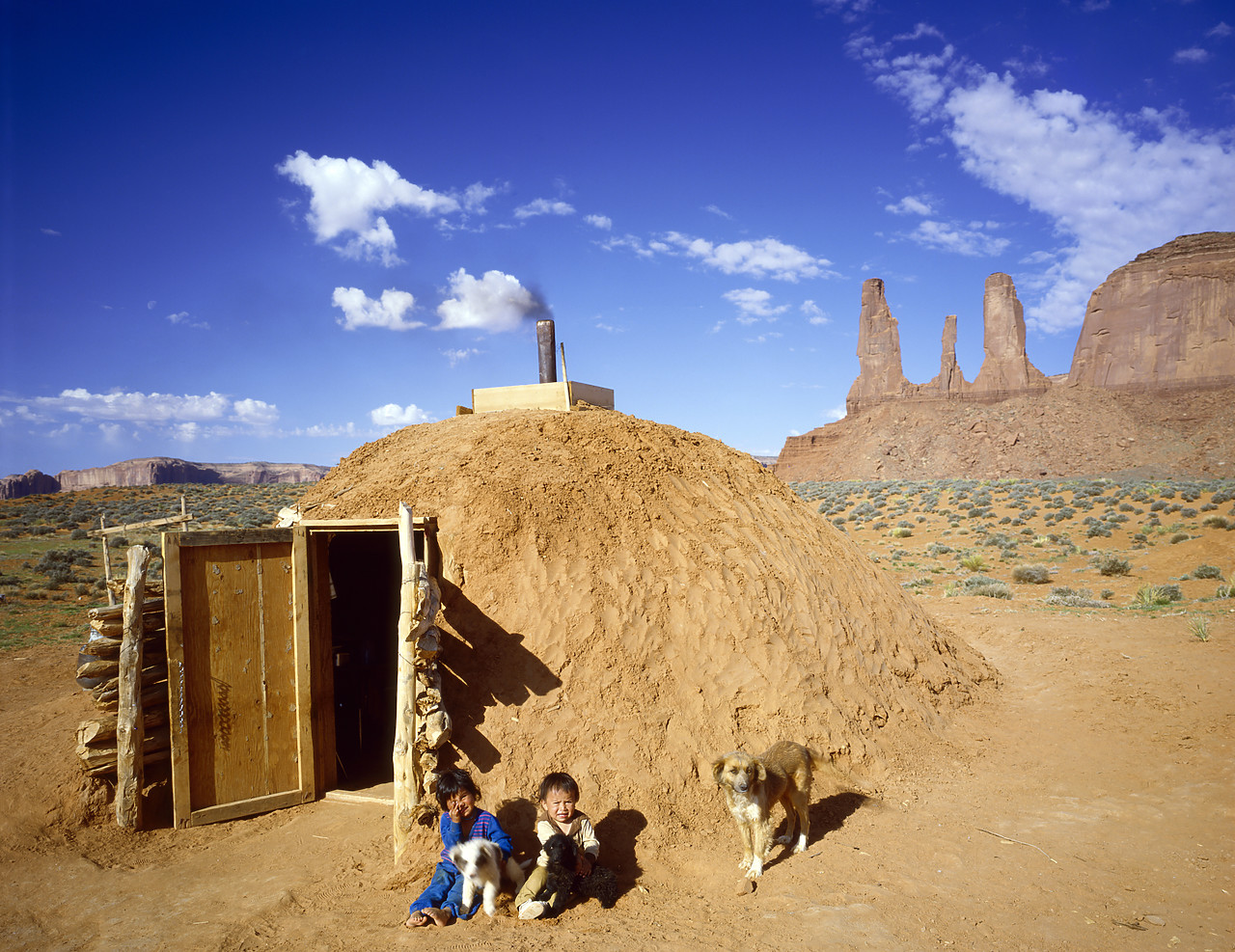 #85424-2 - Navajo Indian Hogan, Monument Valley Tribal Park, Arizona, USA