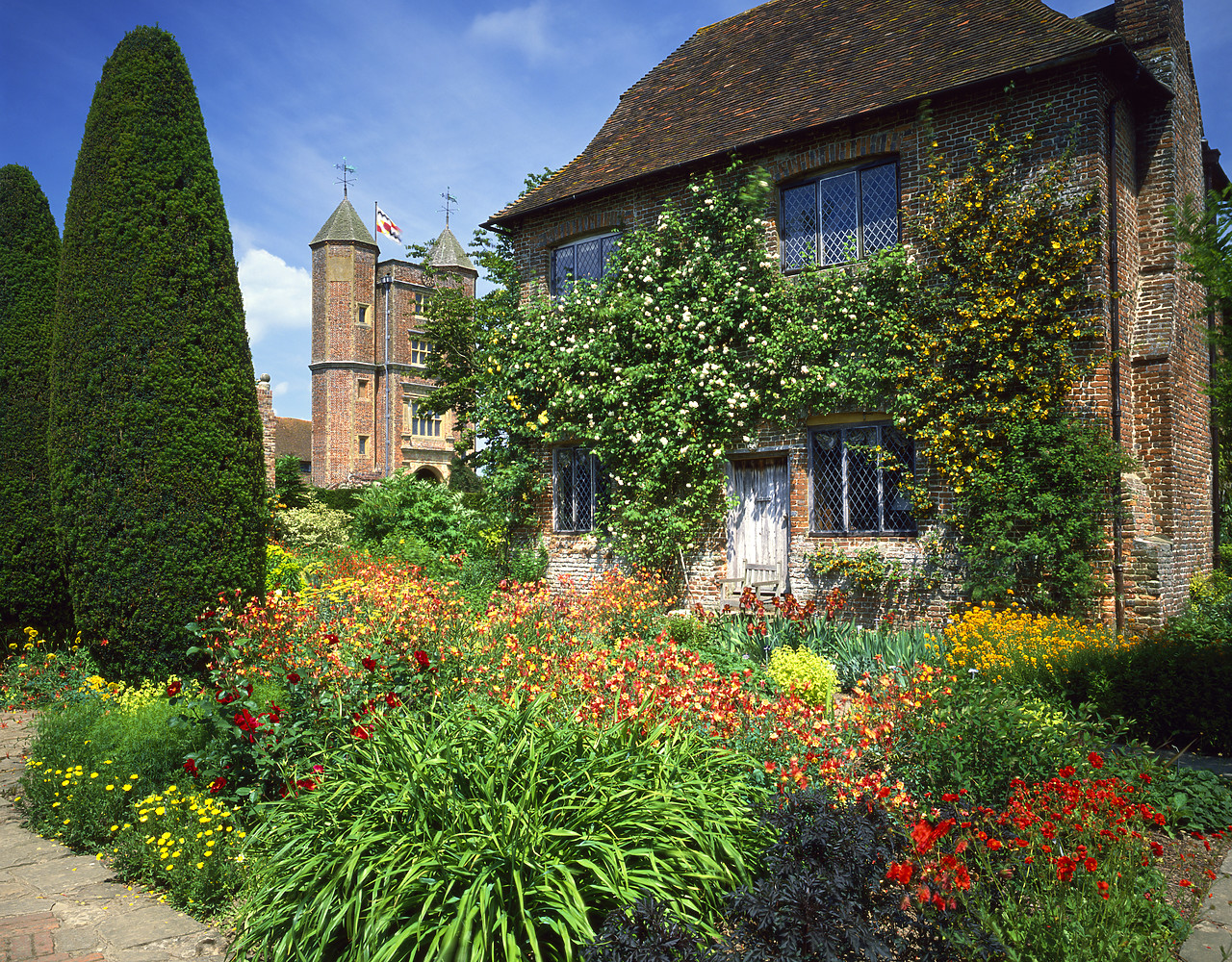 #892229-6 - Sissinghurst Gardens & Cottage, Sissinghurst, Kent, England