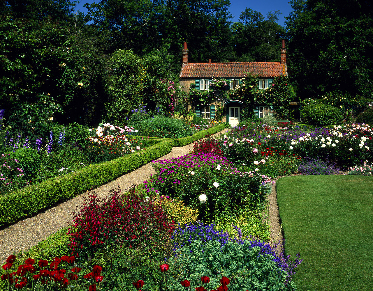 #955547-1 - Gardener's cottage, Hoveton Hall, Norfolk, England